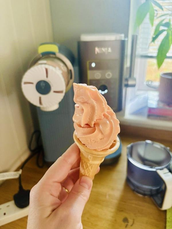 Ninja CREAMi neben weiteren Ninja-Geräten in der Küche